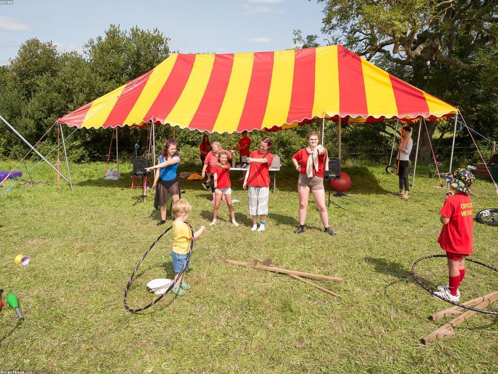 ព្រឹត្តិការណ៍និងសិល្បៈក្នុងសង្គមសម័យថ្មី